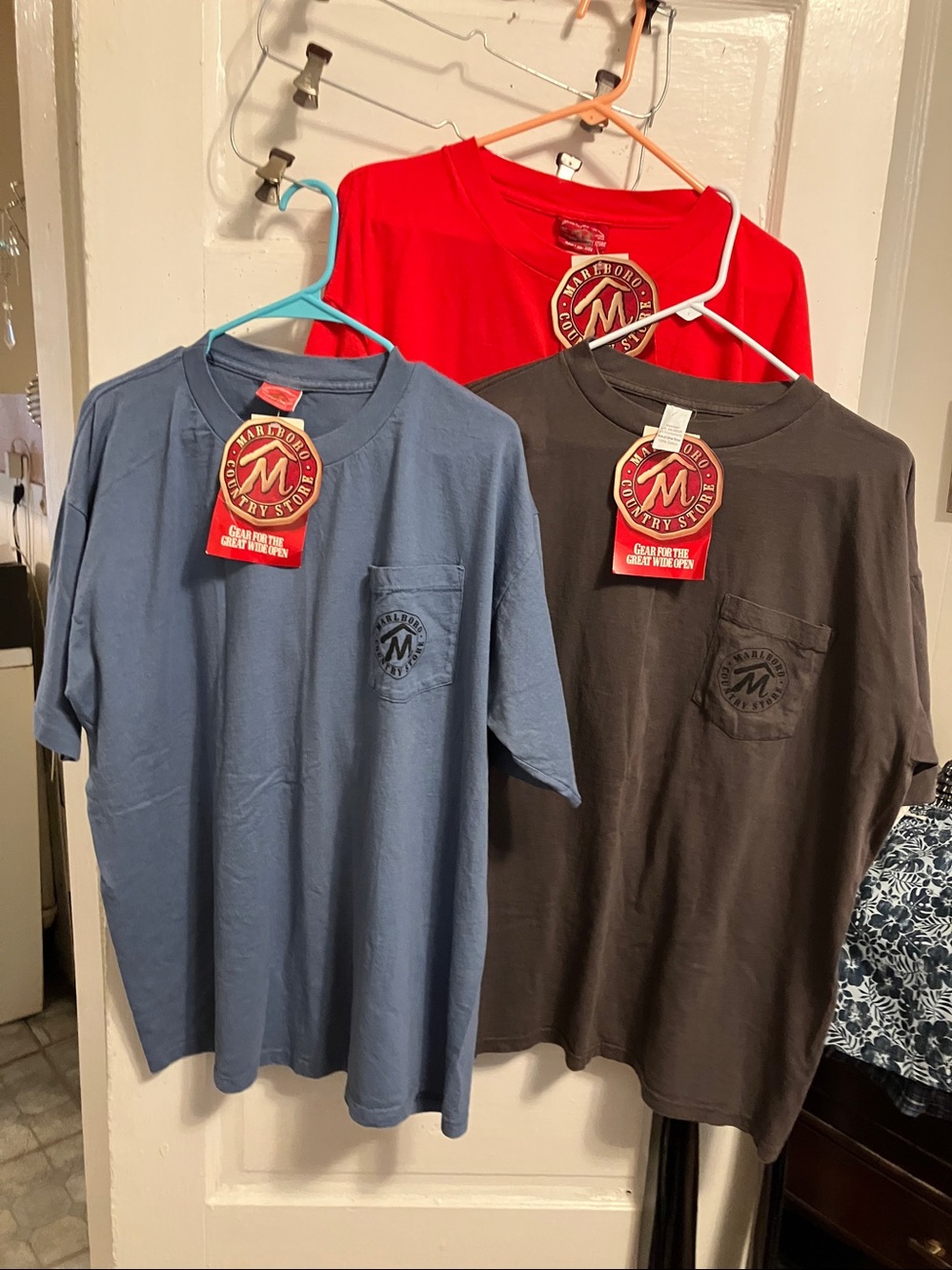 Great find. New , but older 1994 set of 3 Marlboro logo t shirts one size - Picture 9 of 15